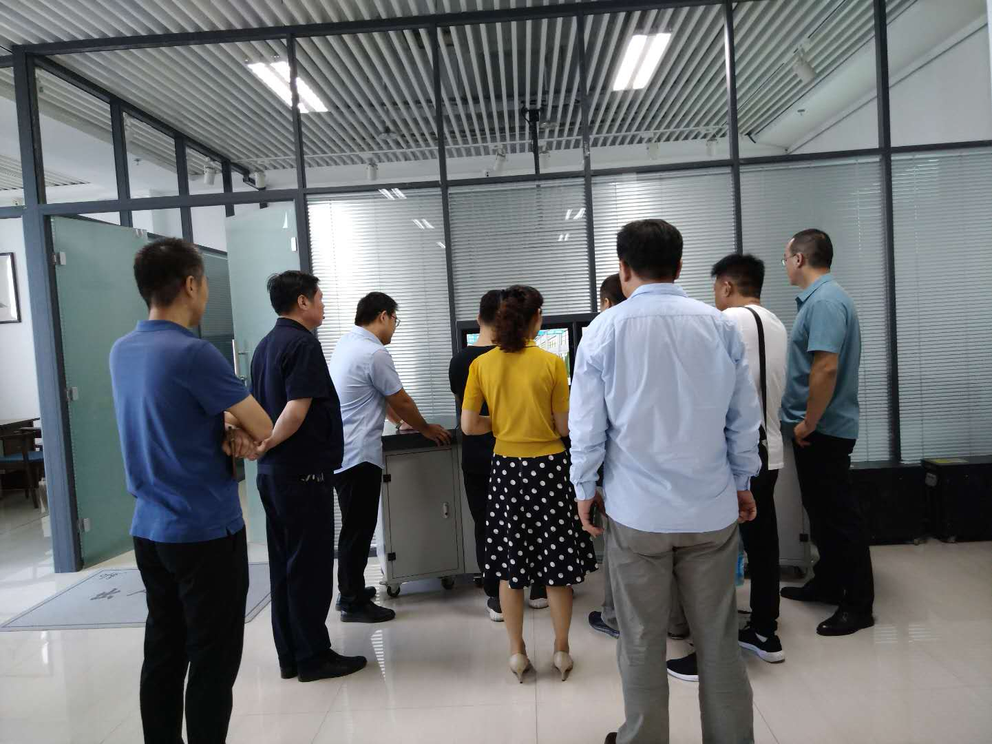 熱烈歡迎各位領(lǐng)導(dǎo)蒞臨本公司觀摩指導(dǎo)工作!